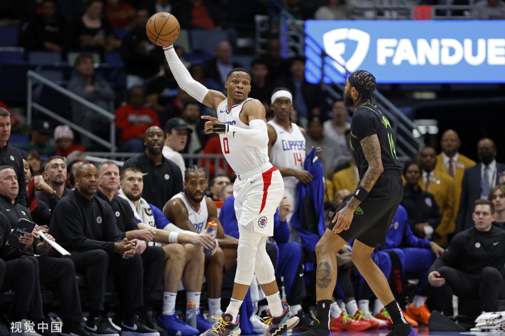 他以一种令 他以一种令