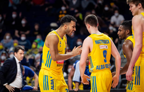 是与队友配 是与队友配